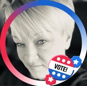 Meet your Posher, Elaine